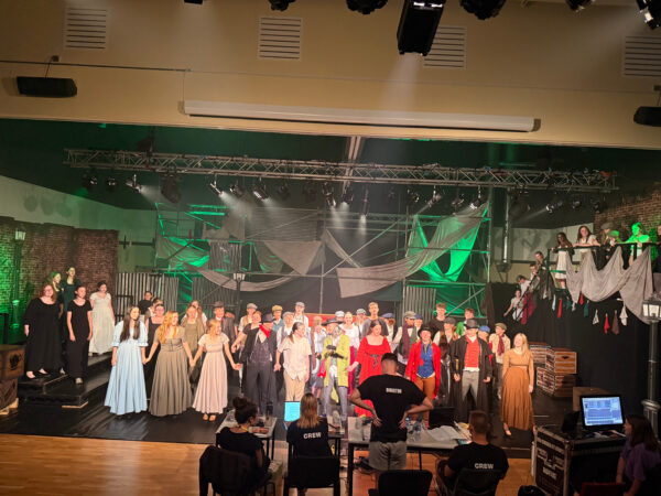 Oliver cast taking bow